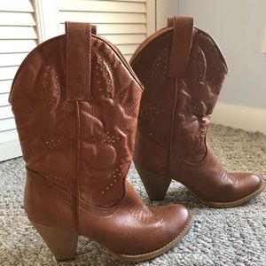 Heeled cowgirl boots